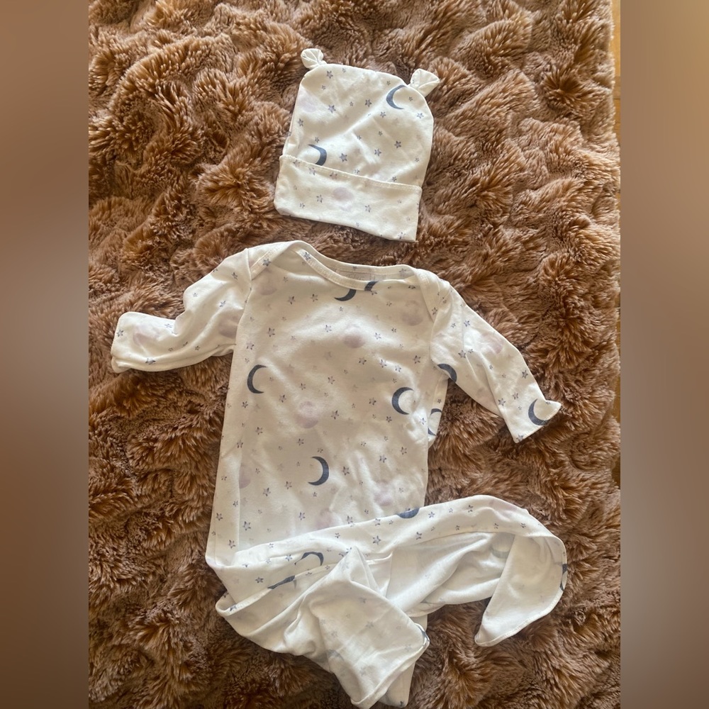 Like new gender neutral celestial baby sleep suit and hat - Picture 4 of 4
